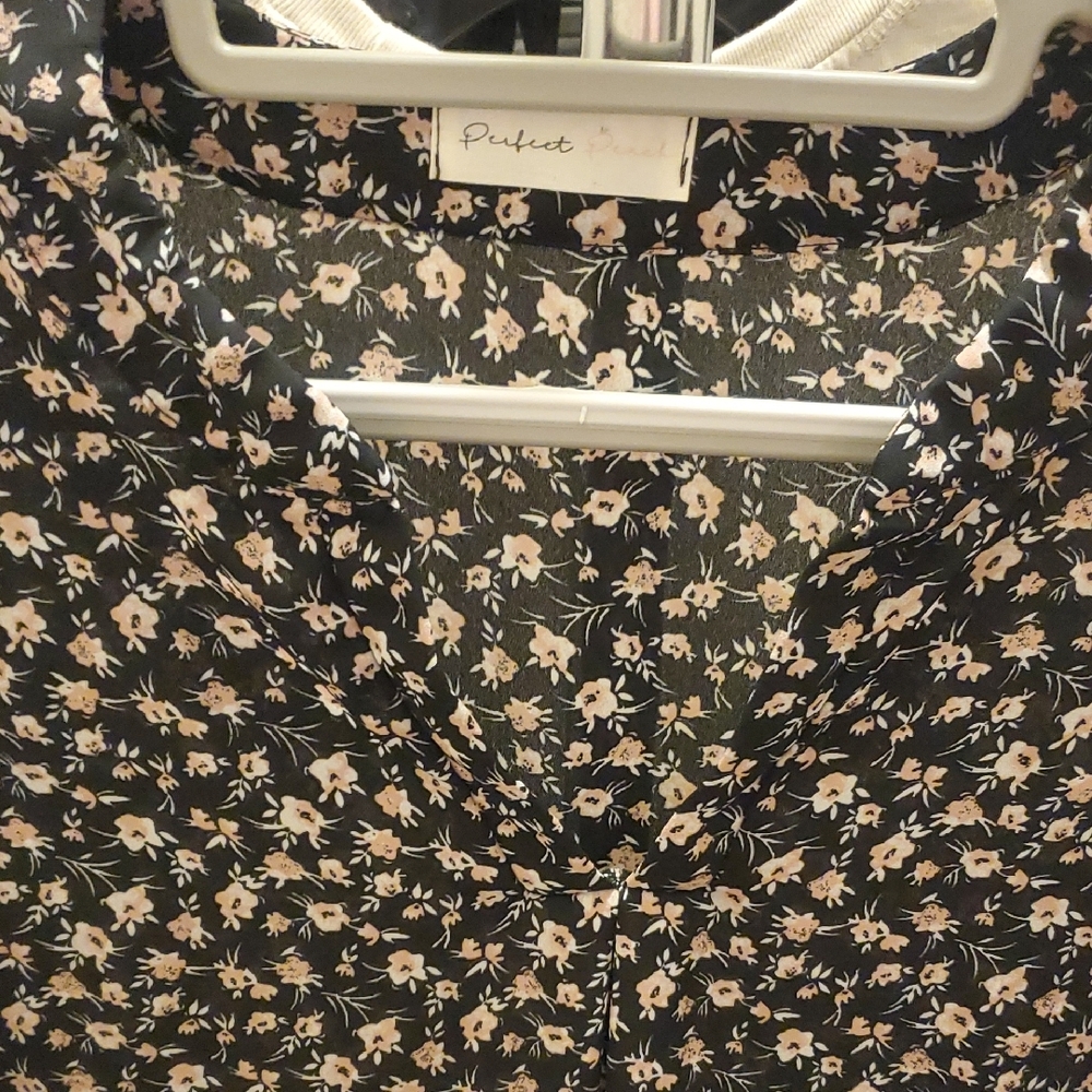 Peach Floral Black Top by Perfect Peash. Size Small - Picture 2 of 7